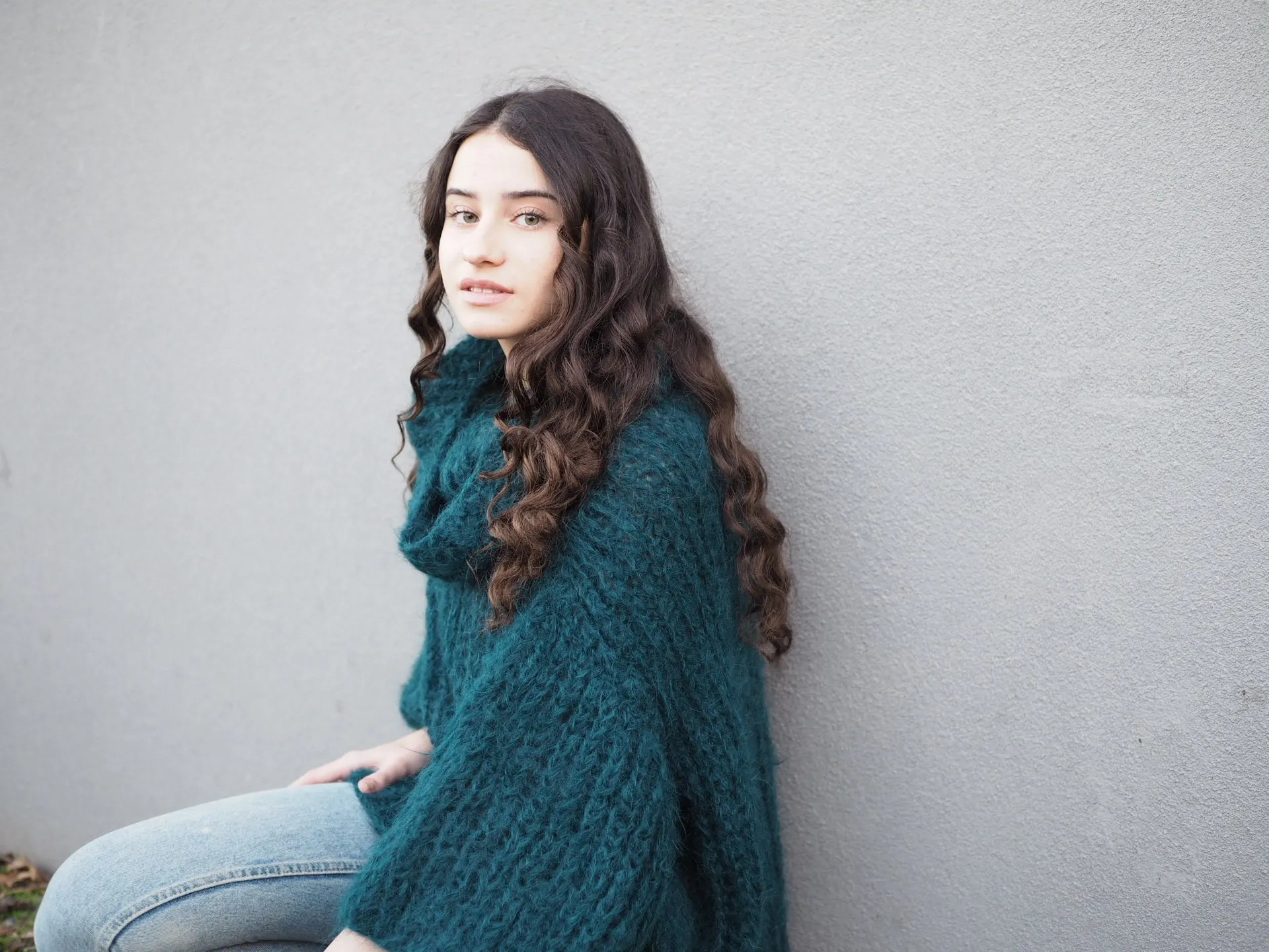 Chunky hand knit sweater with funnel collar - Moss green