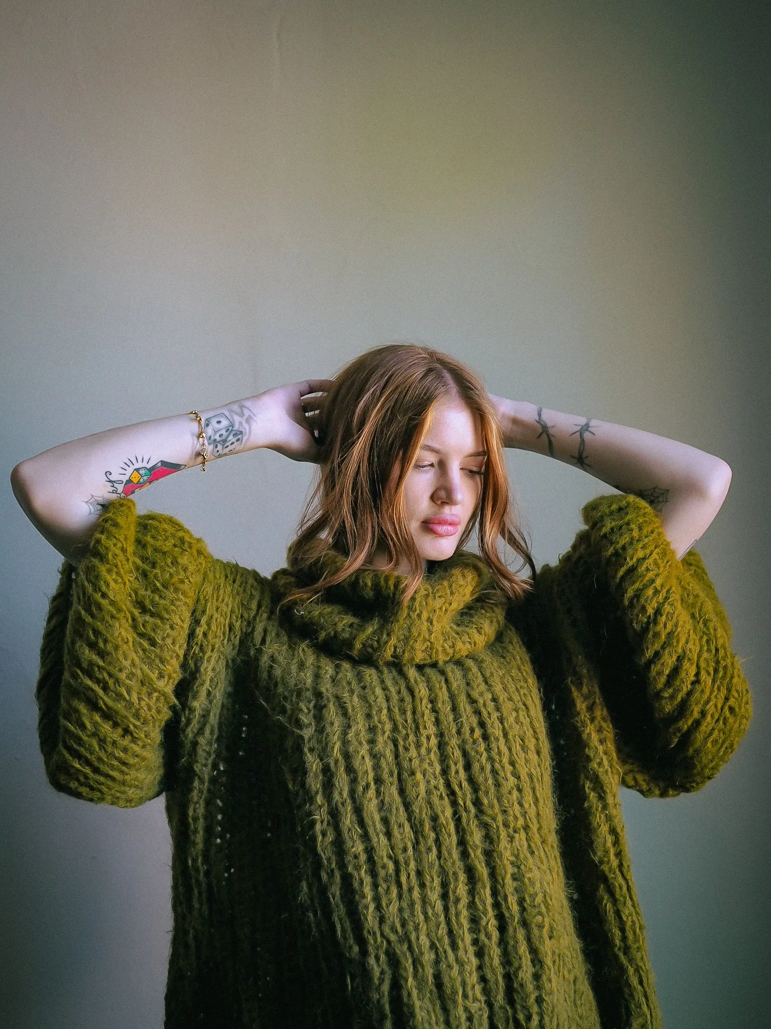 Chunky hand knit sweater with funnel collar - Moss green