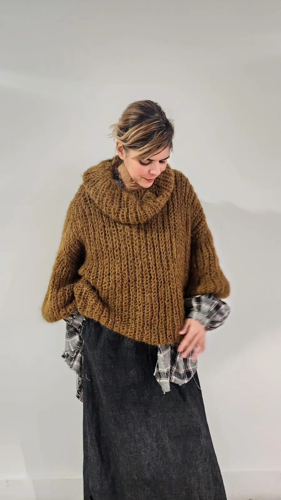Chunky hand knit sweater with funnel collar - Moss green