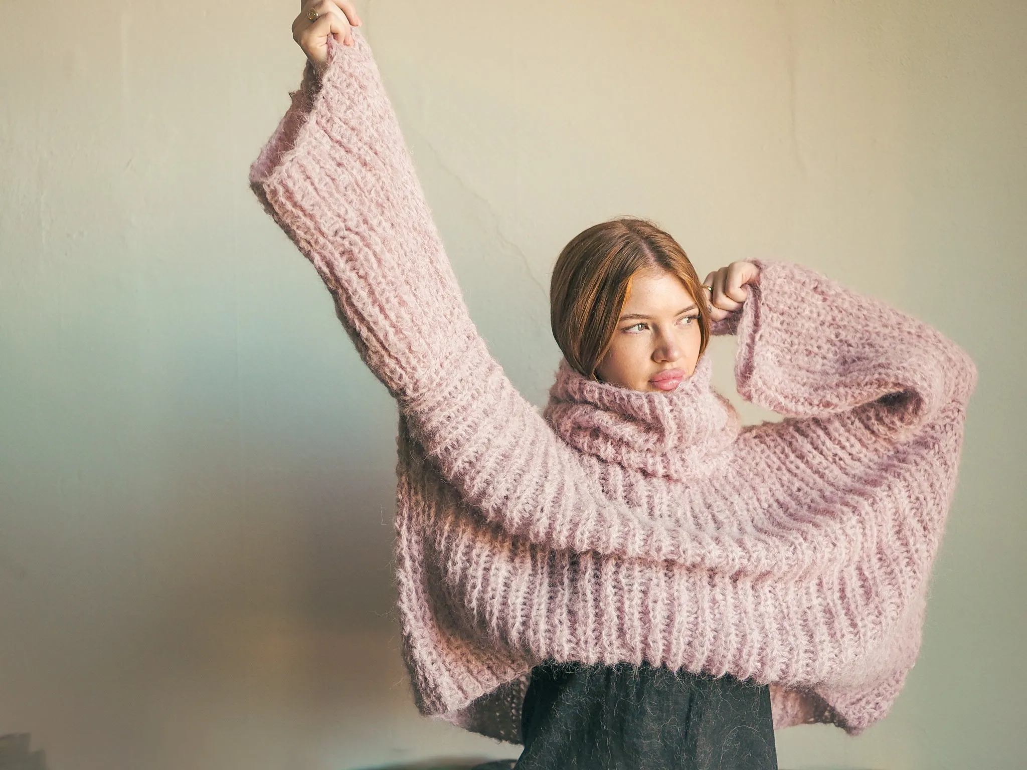 Chunky hand knit sweater with funnel collar - Moss green