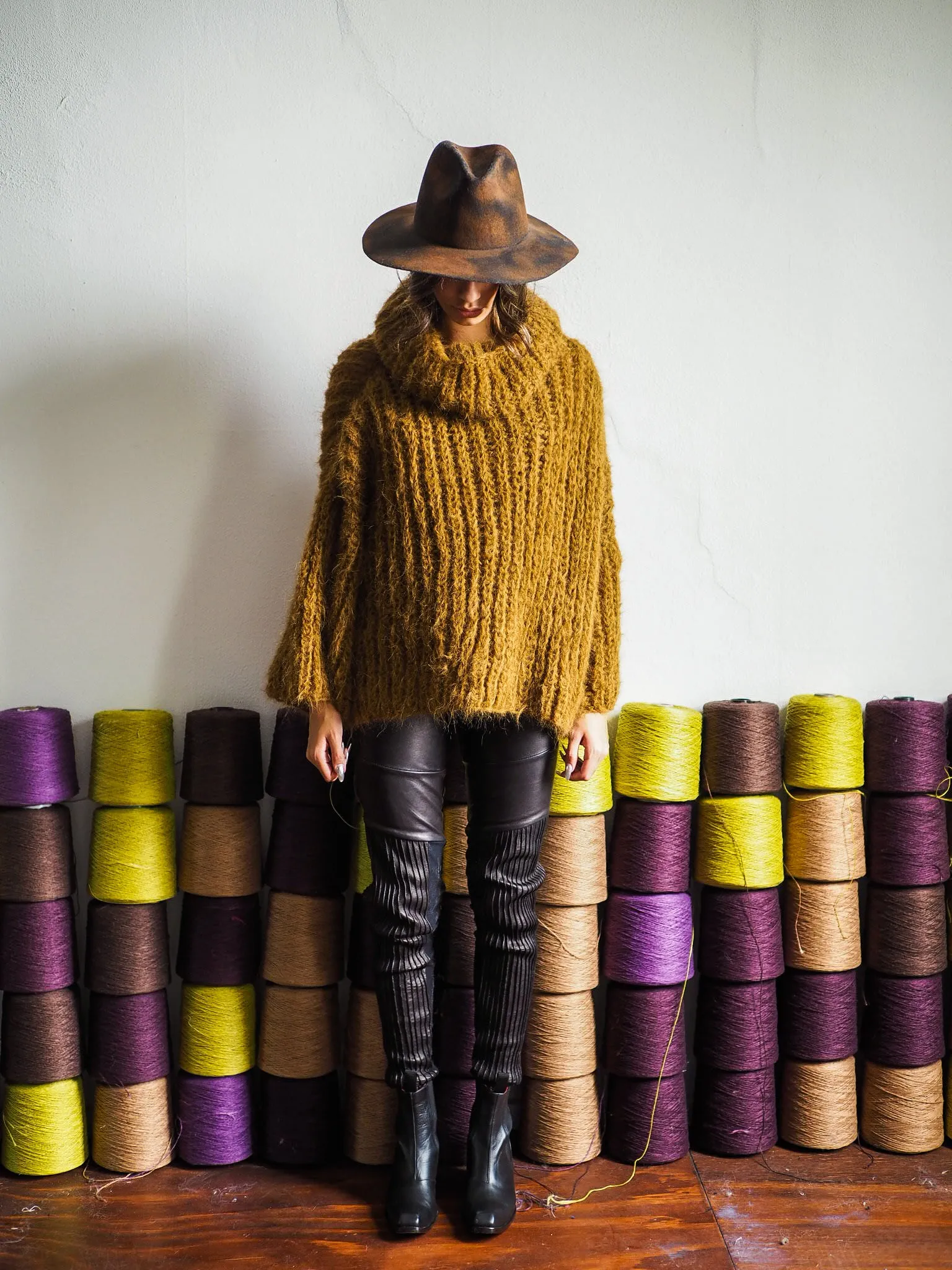 Chunky hand knit sweater with funnel collar - Moss green