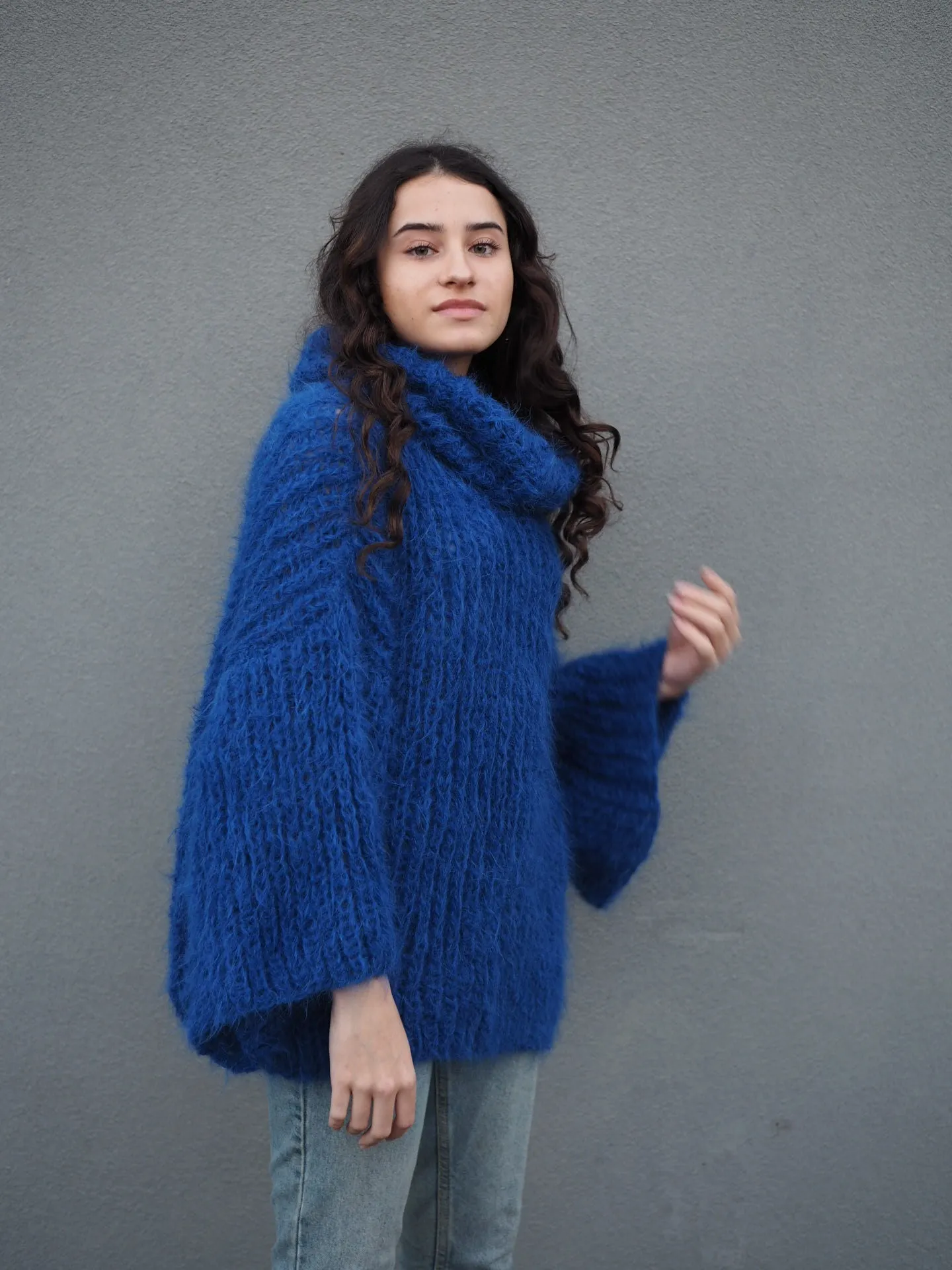 Chunky hand knit sweater with funnel collar - Moss green